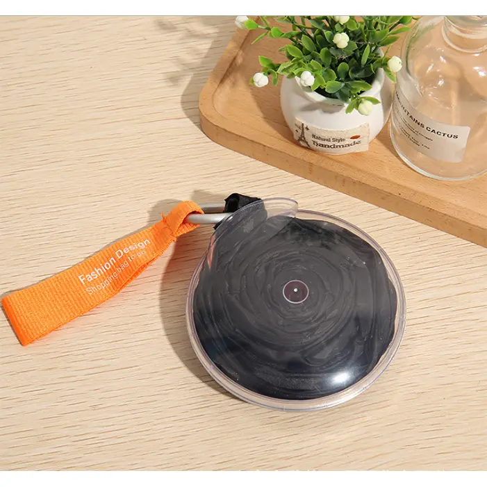 bolsa plegada en una mesa junto a flores Multifuncional Plegable Retractil Compras Bolsas