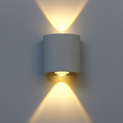 Lámpara LED de pared para interiores con interfaz USB y carga