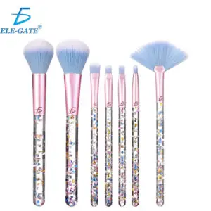 Set de 7 Piezas de Brochas de Maquillaje Kawaii - Suaves y Brillantes para un Acabado Profesional