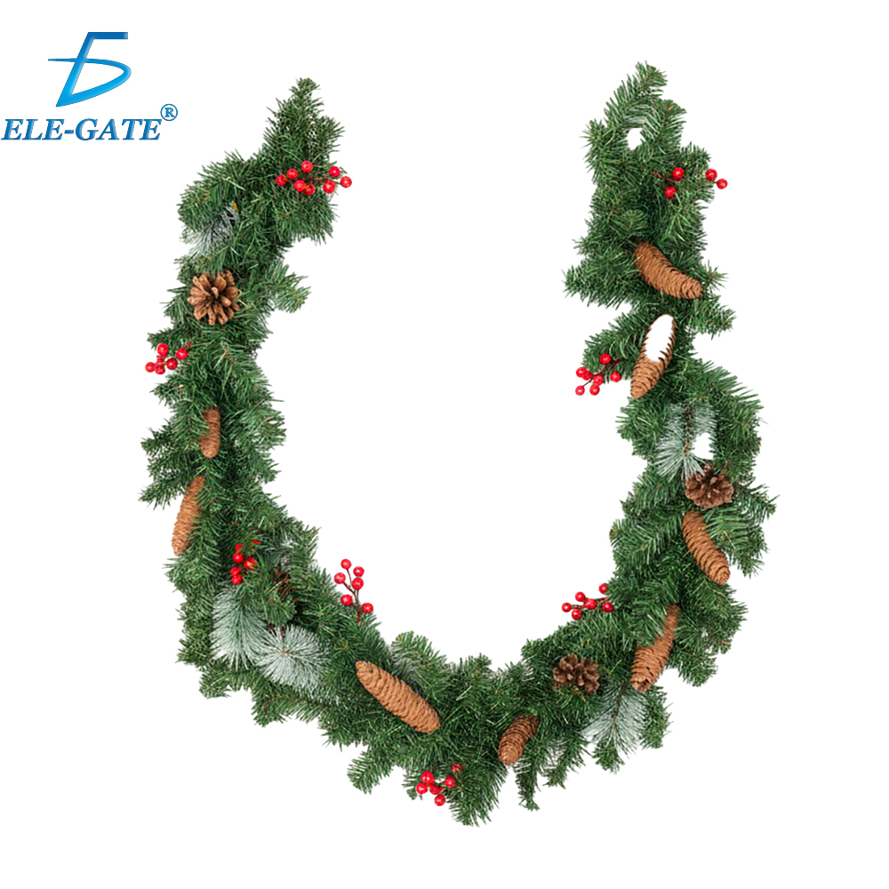 Guirnalda Navideña 2.7 m con Follaje Artificial Nevado, Garapiñas y Frutillas Rojas