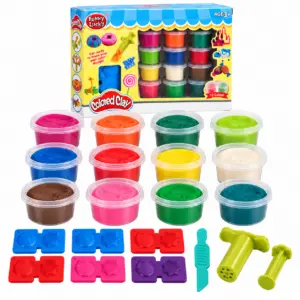Set de 12 colores de plastilina Funny Lucky con moldes y herramientas sobre fondo blanco aislado – JUG.TIM.F018-143